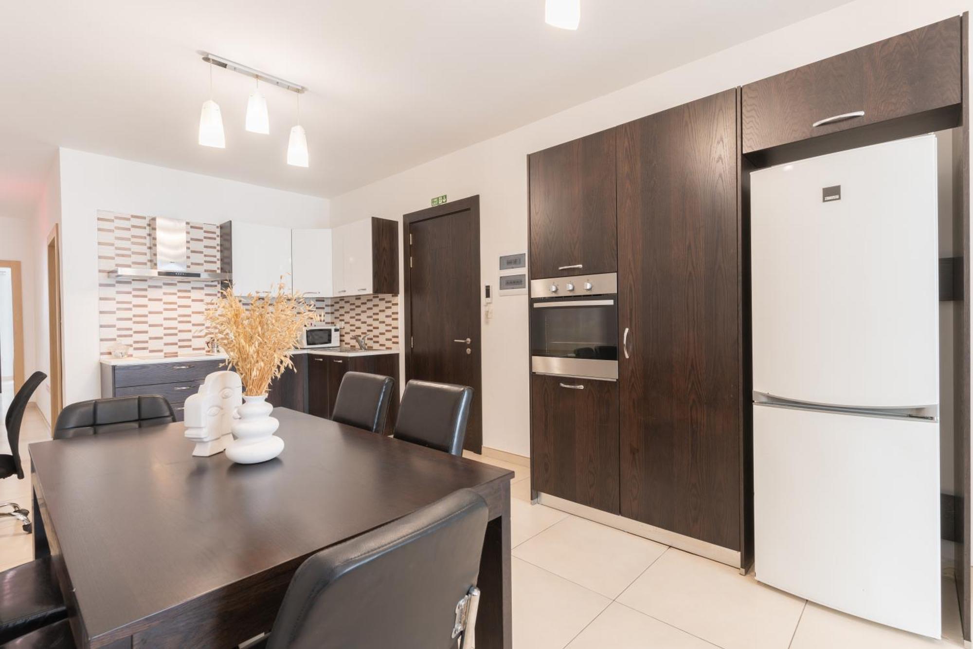Saint Julian's 2 Bedroom In Central St Julians Prime Location In Paceville Apt 3 By Vaganza מראה חיצוני תמונה